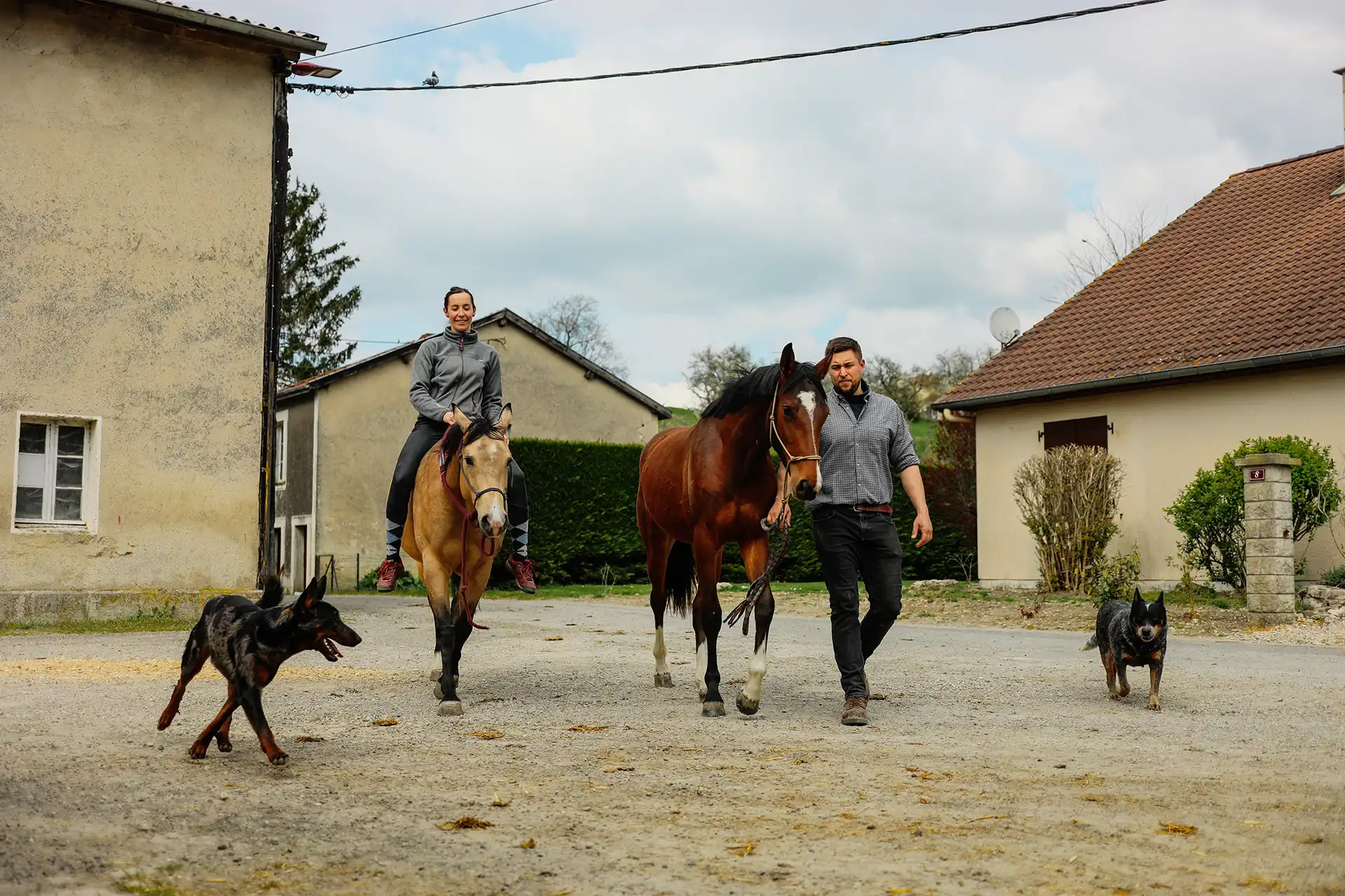 Dans les pas de son pere Anouk Desury